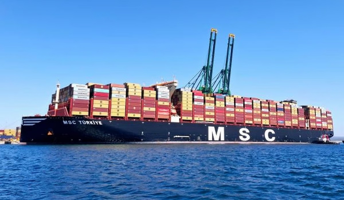 Ship MSC Irina : फुटबाल मैदान से 4 गुना बड़ा, दुनिया का सबसे बड़ा कंटेनर जहाज पहुंचा केरल पोर्ट