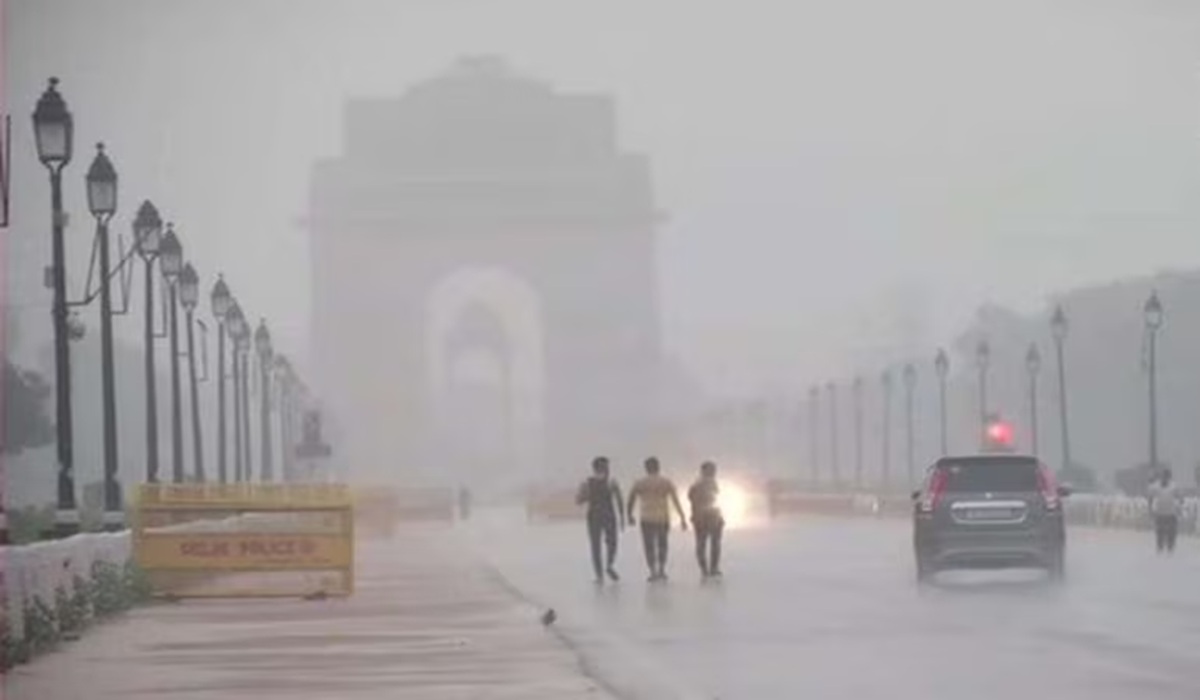 Delhi NCR Rain: दिल्ली-NCR में बदला मौसम, बारिश के बाद लोगों को गर्मी से मिली राहत