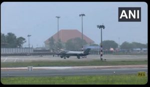 UK नेवी के फाइटर जेट की तिरुवनंतपुरम Airport पर हुई आपात लैंडिंग… जानिए क्या है पूरा मामला