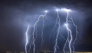 UP में 24 घंटे में 35 लोगों की मौत, IMD ने दी चेतावनी, कहा- खराब मौसम में पेड़ के नीचे नहीं रहे