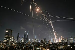 IDF का बड़ा दावा, 20 फाइटर जेट्स, 30 से ज्यादा हथियार! इजरायल का ईरान पर जबरदस्त अटैक
