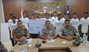 छत्तीसगढ़: सुरक्षाबलों को मिली बड़ी सफलता, 16 इनामी नक्सलियों ने एक साथ किया सरेंडर