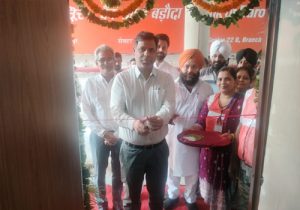 MC कमिश्नर अमित कुमार ने सेक्टर 22बी स्थित बूथ मार्केट में पुनर्निर्मित सार्वजनिक शौचालय का किया उद्घाटन