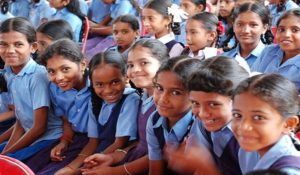 CM योगी के राज में गरीब बच्चों की उम्मीदों पर डाका, अधिकारियों ने योजना को बनाया लूट का जरिया