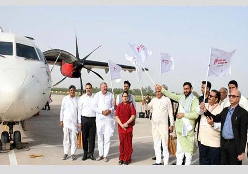 हिसार से चंडीगढ़ के लिए हवाई सेवा हुई शुरू; CM नायब सैनी ने किया उद्घाटन, पहली फ्लाइट में खुद किया सफर