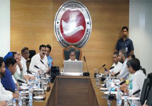 प्रशासक ने प्रमुख विकास परियोजनाओं की समीक्षा की; आवास, शिक्षा और स्वास्थ्य सेवा के बुनियादी ढांचे को समय पर पूरा करने पर दिया जोर