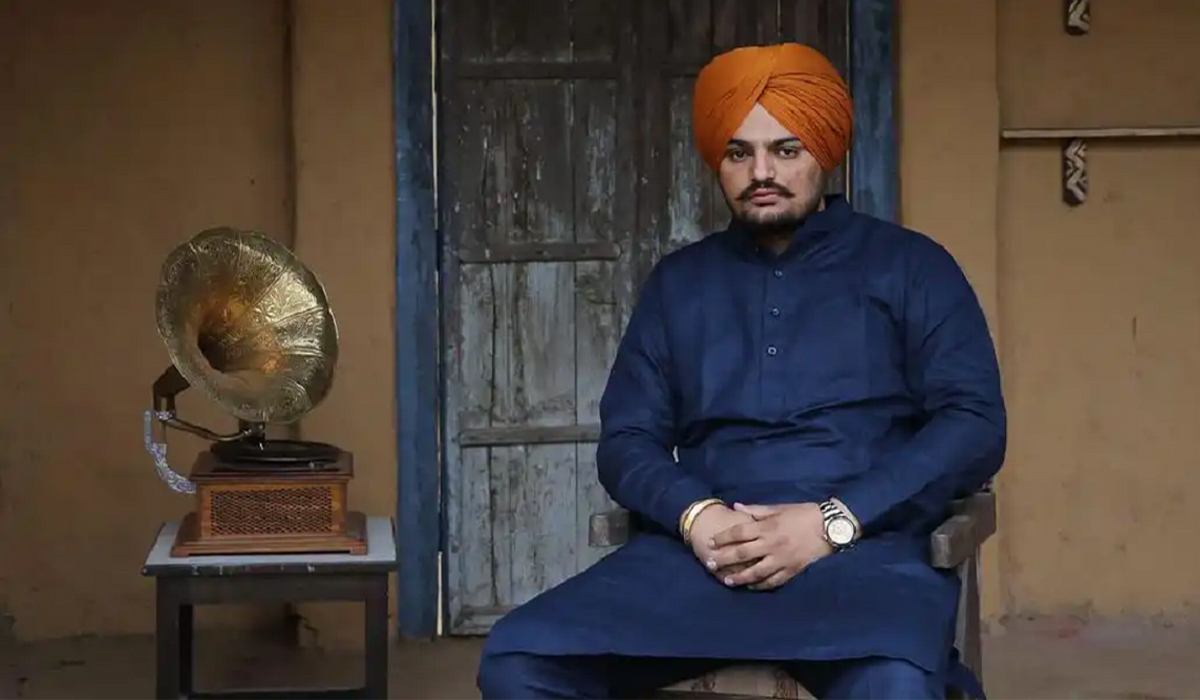 Sidhu Moosewala पर बन रही डॉक्यूमेंट्री पर विवाद… पिता Balkaur Singh ने आयोजकों को भेजा लीगल नोटिस