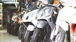 घरेलू वाहन बाजार में सुस्ती: Two-Wheeler Segment में आई हल्की बढ़त… जानिए विशेषज्ञों की राय