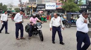 भिवानी में ट्रैफिक पुलिस अलर्ट… यातायात नियमों के बारे में लोगो को किया जागरूक