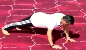 Video : 71 साल की उम्र में लगातार लगाए 51 Push-ups… योग दिवस पर इस राज्यपाल ने युवाओं को किया हैरान