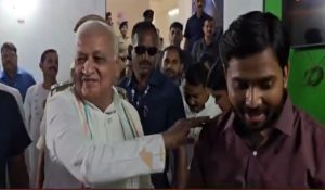Video : अचानक खान सर से मिलने पहुंचे राज्यपाल आरिफ मोहम्मद खान… जानिए क्या है पूरा मामला