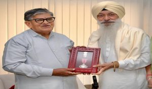 राज्यपाल गुलाब चंद कटारिया ने पद्मश्री हरजिंदर सिंह को किया सम्मानित 