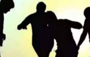 UP NEWS : दो पक्षों में हिंसक झड़प, पुलिस टीम पर जान-लेवा हमला, कई लोग घायल