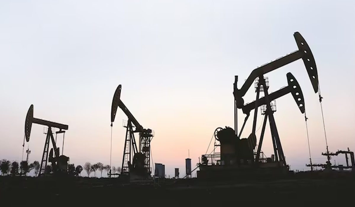मध्यपूर्व में छिड़े युद्ध के बीच 5 महीने के उच्चतम स्तर पर पहुंची तेल की कीमतें, भारत पर इसका क्या असर? पढ़ें…
