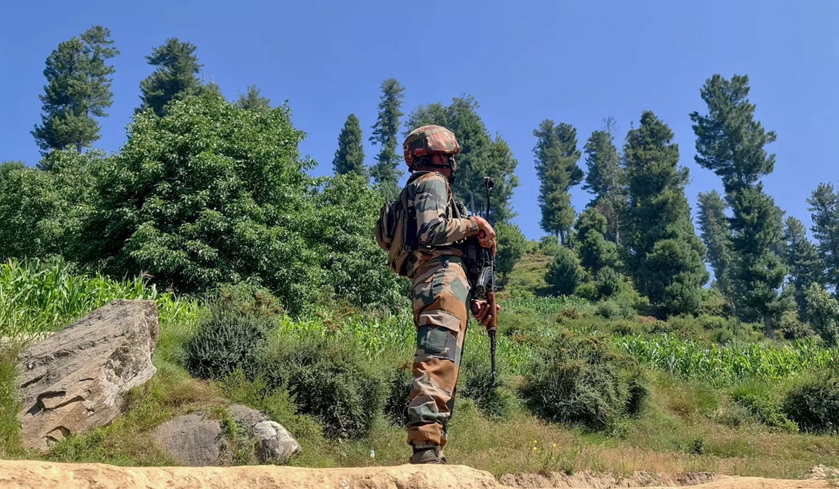 जम्मू-कश्मीर: LOC पर घुसपैठ की कोशिश नाकाम, भारतीय सेना ने पाकिस्तानी गाइड को दबोचा