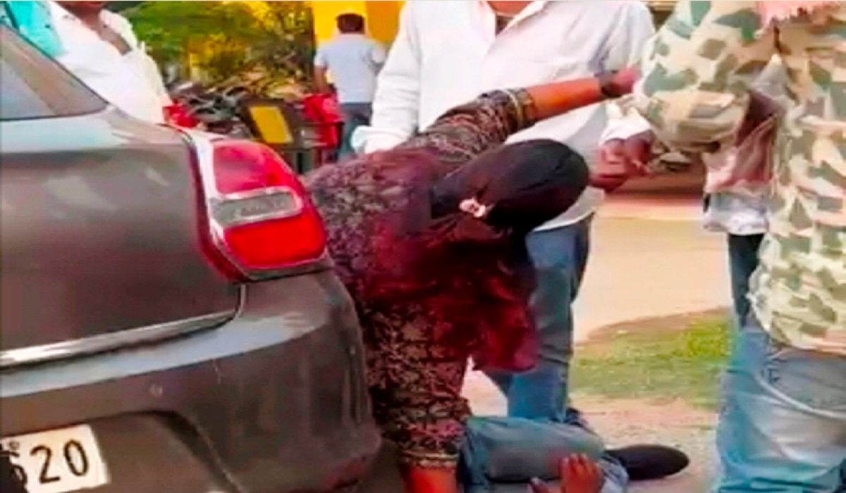 छत्तीसगढ़ में BJP नेता की गुंडागर्दी, बीच सड़क पर किसान को पीटा… पैसे भी वसूले