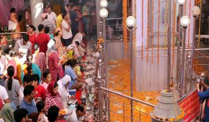 आतंक पर भारी आस्था, कश्मीर में माता खीर भवानी मेले में लगा श्रद्धालुओं का तांता