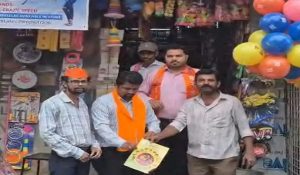 मुंबई में हिंदी भाषा पर बवाल, मनसे कार्यकर्ताओं ने किताबें फाड़ी… दुकानदारों को धमकाया