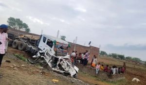 Road Accident : मध्य प्रदेश में भीषण सड़क हादसा, एक ही परिवार के 9 लोगों की दर्दनाक मौत