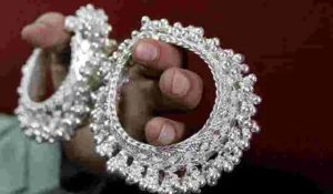 Silver Price Update: चांदी ने तोड़ा रिकॉर्ड, MCX पर ₹3.17 लाख के पहुंची पार, आगे कहां तक जा सकती है कीमत?
