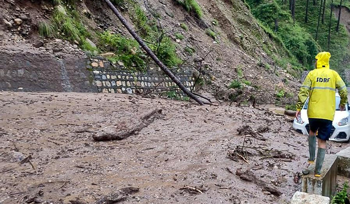 उत्तरकाशी में फटा बादल, यमुनोत्री राजमार्ग पर सड़क निर्माण में लगे मजदूर बहे