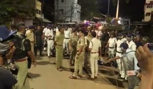 पश्चिम बंगाल: तुलसी मंच को लेकर दो गुटों में हिंसक झड़प, 40 लोग गिरफ्तार… राजनीतिक आरोप-प्रत्यारोप तेज