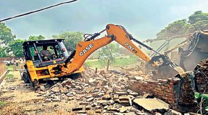 नशा तस्करों के खिलाफ पंजाब पुलिस की सख्त कार्रवाई; पंचायत की जमीन पर अवैध कब्जा कर बनाए मकान को गिराया
