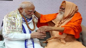 PM मोदी ने मोतिहारी में स्वामी शक्ति शरणानंद सरस्वती से की मुलाकात, बोले-आज मुझे उनका आशीर्वाद प्राप्त करने का सौभाग्य प्राप्त हुआ