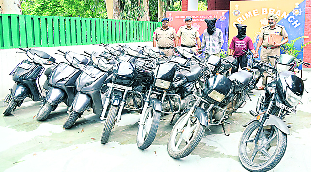 Crime Branch ने 6 वाहन चोरों को किया गिरफ्तार, 14 चोरी के वाहन बरामद