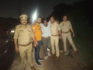 नोएडा में पुलिस और चोरों के बीच मुठभेड़, अंतरराज्यीय गैंग के सरगना सहित तीन गिरफ्तार