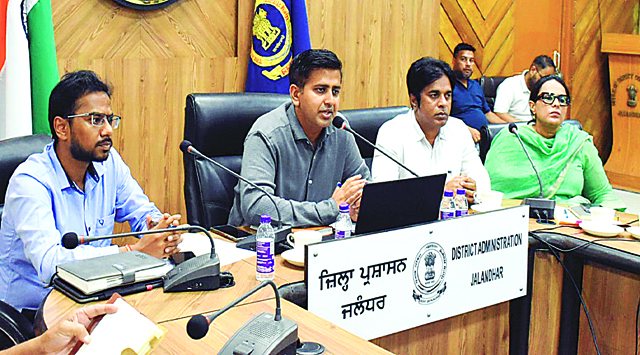 स्वतंत्रता दिवस समारोह की तैयारियां शुरू: DC ने अधिकारियों के साथ की उच्चस्तरीय बैठक