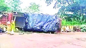 ज्वालामुखी जा रहा श्रद्धलुओं से भरा ट्रक पलटा, एक की मौत, 4 घायल