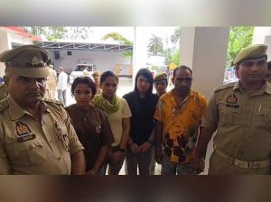 पुलिस ने सोशल मीडिया पर अश्लील वीडियो बनाने वाली महिलाओं को किया गिरफ्तार