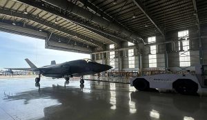British fighter jet: ठीक न हुआ तो क्या टुकड़ों में वापस जाएगा ब्रिटिश फाइटर जेट, हैंगर में छुपाकर रिपेयर का काम जारी
