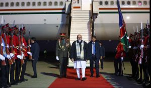 PM Modi Visit Namibia : पहली बार नामीबिया पहुंचे PM मोदी, एयरपोर्ट पर हुआ भव्य स्वागत… इन मुद्दों पर करेंगे चर्चा