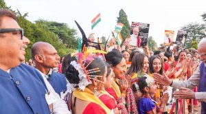 PM Modi पहुंचे यूके, भारतीय समुदाय ने किया भव्य स्वागत, बताया- इमोशनल मोमेंट