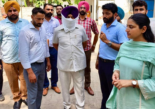 विजिलेंस ब्यूरो ने DSP रीडर को एक लाख रुपये की रिश्वत लेते रंगे हाथों किया गिरफ्तार
