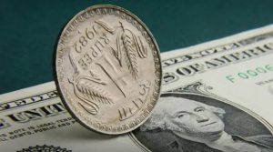 Dollar Price Today: रुपया 4 पैसे गिरकर 85.63 पर पहुंचा, बाजार की निगाहें भारत-अमेरिका व्यापार वार्ता पर