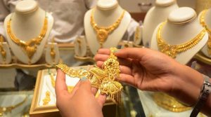 बढ़ती कीमतों के बीच अचानक गिरे सोने-चांदी के दाम, जानें कीमत