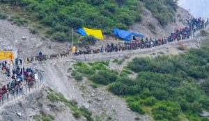Amarnath yatra 2025 : बाबा बर्फानी के दर्शन के लिए कड़ी सुरक्षा के बीच रवाना हुए 4388 यात्री