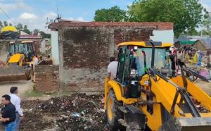UP NEWS: धर्मांतरण के आरोपी छांगुर के भतीजे पर बुलडोजर एक्शन, अवैध निर्माण को किया गया ध्वस्त