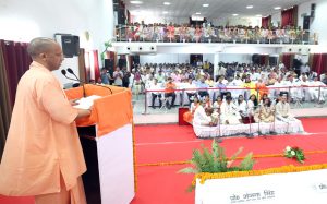 वाराणसी में बोले CM योगी, जनजातीय समाज ने हर युग में किया सनातन की रक्षा के लिए संघर्ष