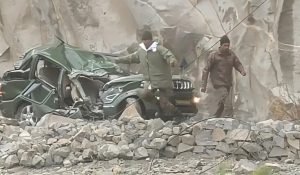लद्दाख में सेना की गाड़ी पर गिरी चट्टान, एक अधिकारी और दो जवान शहीद… तीन घायल