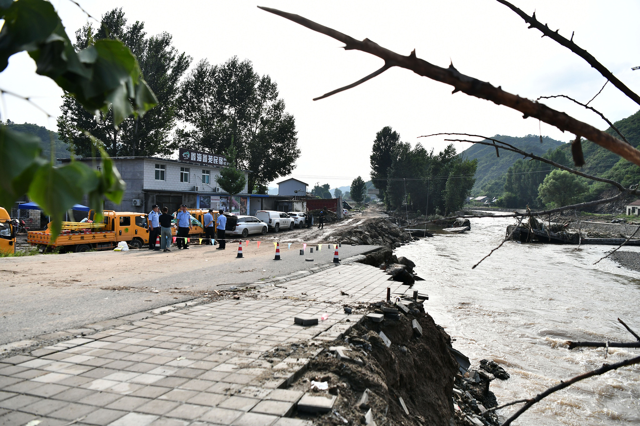 शी चिनफिंग ने बाढ़ रोकथाम और आपदा राहत कार्य पर आदेश दिया