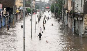 जलमग्न हुआ पाकिस्तान, पूरे देश में चेतावनी जारी, बाढ़ से 200 लोगों की मौत
