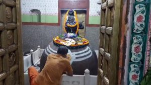 SAWAN 2025 : शिवनगरी का तिलभांडेश्वर मंदिर, यहां तिल जितना बढ़ता है शिवलिंग, दर्शन से अश्वमेध यज्ञ का पुण्य