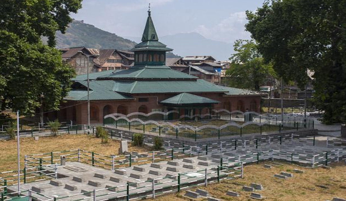 श्रीनगर में सड़कें सील, अर्धसैनिक बलों की हुई तैनाती, नेशनल कॉन्फ्रेंस ने नेताओं को नजरबंद करने का किया दावा