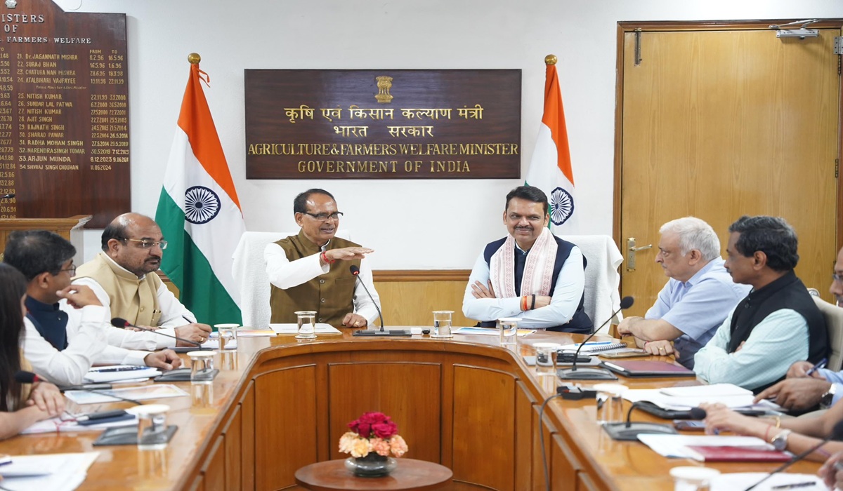केंद्रीय कृषि मंत्री शिवराज सिंह चौहान से मिले सीएम देवेंद्र फडणवीस, इन मुद्दों को लेकर हुई चर्चा