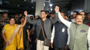 दिल्ली पहुंचे भारतीय अंतरिक्ष यात्री शुभांशु शुक्ला, CM रेखा गुप्ता और केंद्रीय मंत्री जितेंद्र सिंह ने किया जोरदार स्वागत