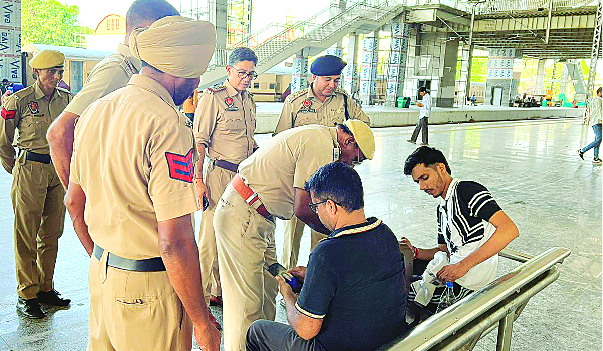 कमिश्नरेट पुलिस ने रेलवे स्टेशन पर चलाया विशेष ‘CASO’ अभियान